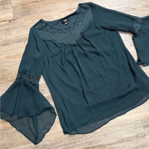 AGB • Boho Flutter Sleeve Crochet Blouse - Picture 2 of 11